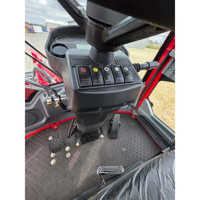 Ładowarka XC908C | Udźwig 800kg | Szerokie opony 31x15.5 R15 | Masa 2530 kg