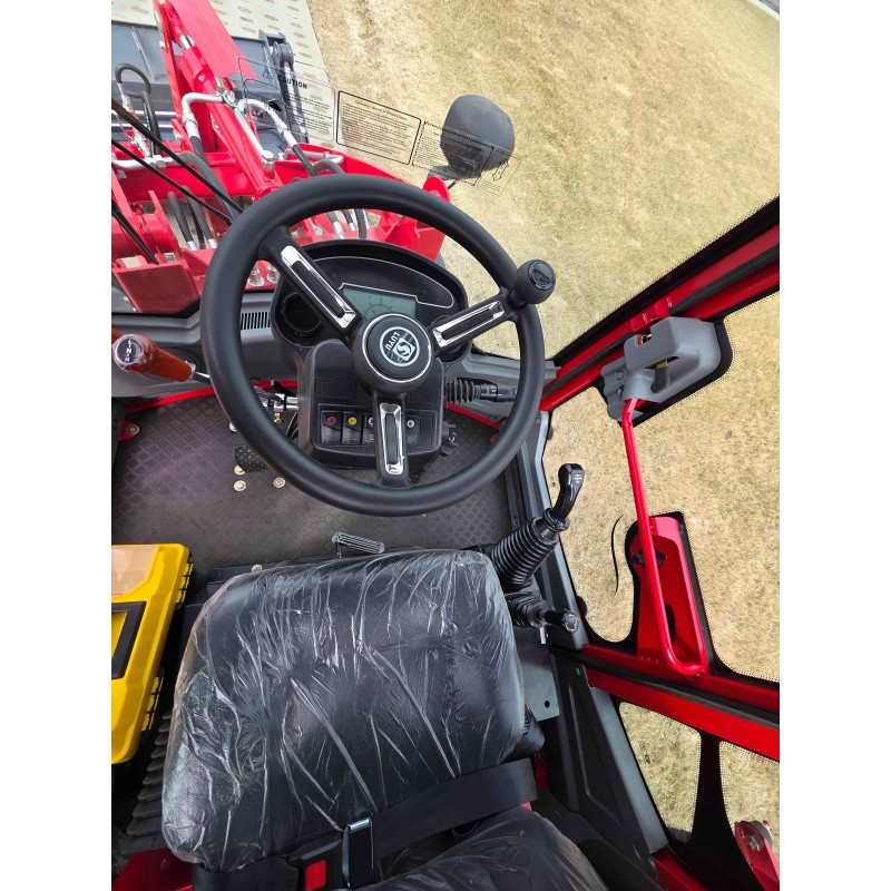 Ładowarka XC908C | Udźwig 800kg | Szerokie opony 31x15.5 R15 | Masa 2530 kg